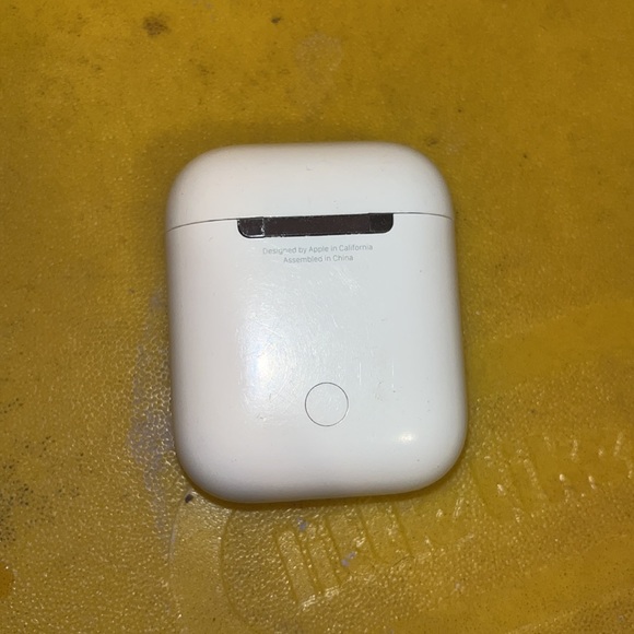 Airpod generation 1/2 wireless charging case - Picture 3 of 3